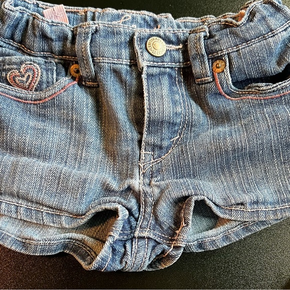 Levi’s Toddler Shorts. Size 3T - Picture 2 of 15